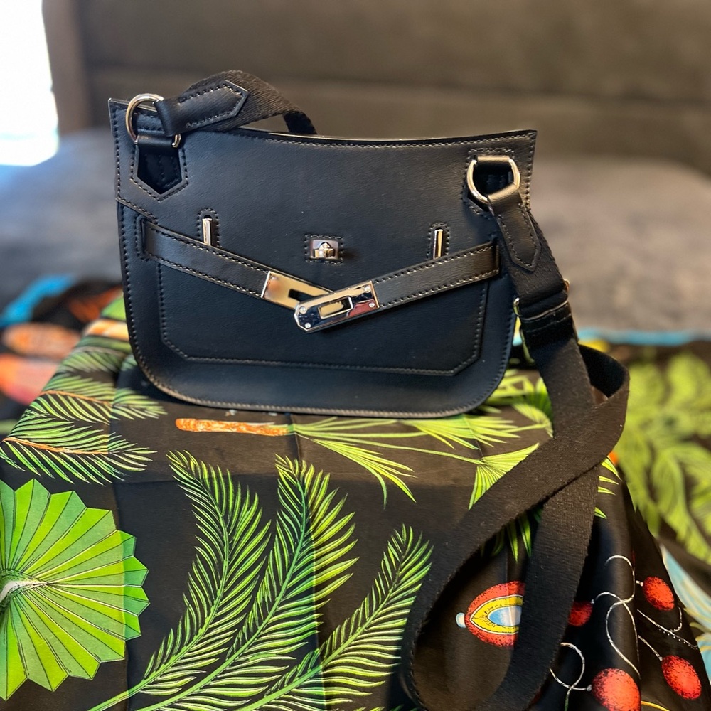 Genuine Leather Turnlock Crossbody Bag Black